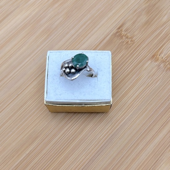 925 Sterling Silver Emerald Stone Ring - Picture 13 of 13
